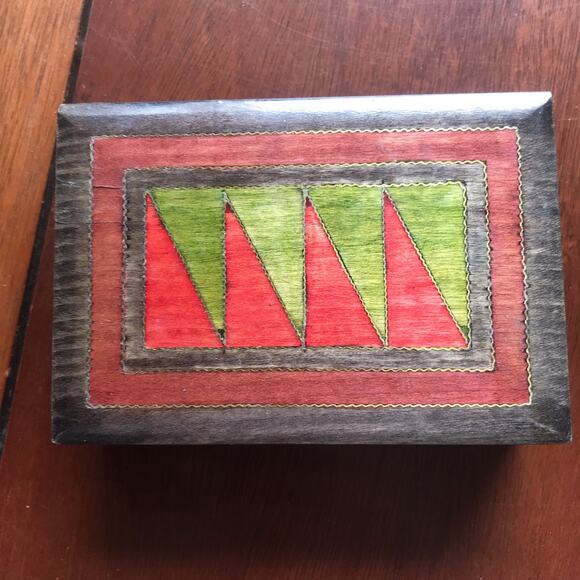 Handmade Jamaican Geometric Pattern Red Green Vintage Wooden Box - Picture 1 of 7